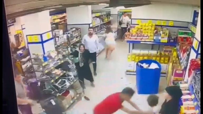 Beylikdüzünde markette arkadaşını korumaya çalışırken bıçaklanan genç hayatını kaybetti