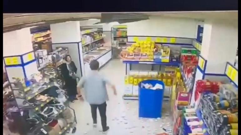 Beylikdüzünde markette arkadaşını korumaya çalışırken bıçaklanan genç hayatını kaybetti