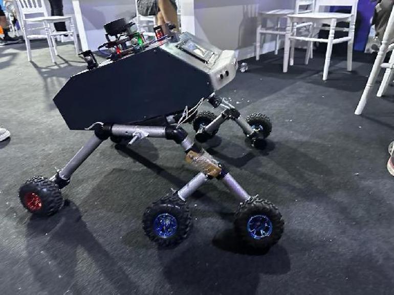 Lise öğrencileri, maden kazalarını önceden bildiren robot geliştirdi
