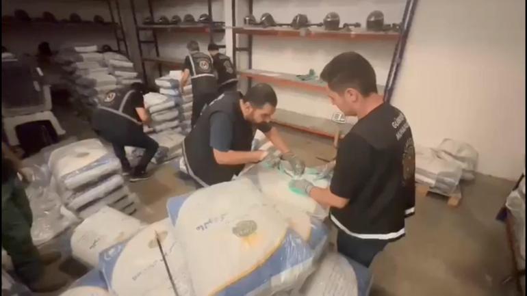 Bakan Yerlikaya: Gümrük sahasındaki TIRda 153 kilo eroin yakalandı