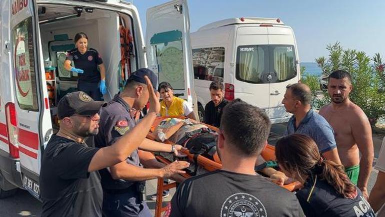 Alanyada safari aracıyla otomobil çarpıştı; 3 ölü, 17 yaralı