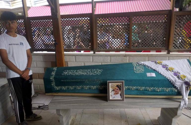 Denize uçan otomobilde ölen lise müdürü son yolculuğuna uğurlandı