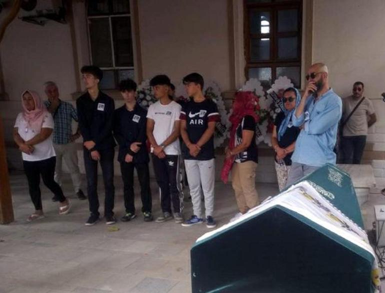 Denize uçan otomobilde ölen lise müdürü son yolculuğuna uğurlandı