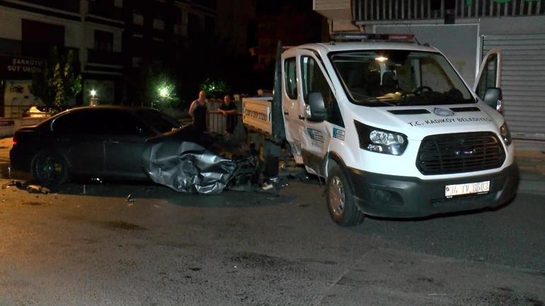 Ümraniye’de otomobil zabıta aracına çarptı: 2 yaralı
