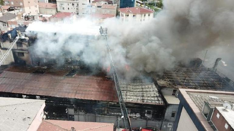 Ataşehirde korkutan yangın: Alevler 4 binaya sıçradı