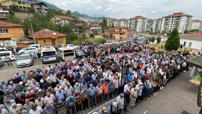 Eşinin öldürdüğü Özlem ve annesi toprağa verildi