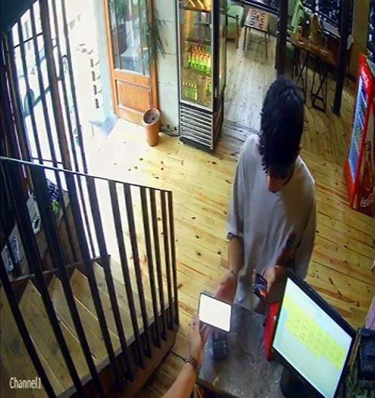 Gittiği kafede arama bahanesi ile iş yeri sahibinin telefonunu alıp, hesabına 40 bin TL gönderdi