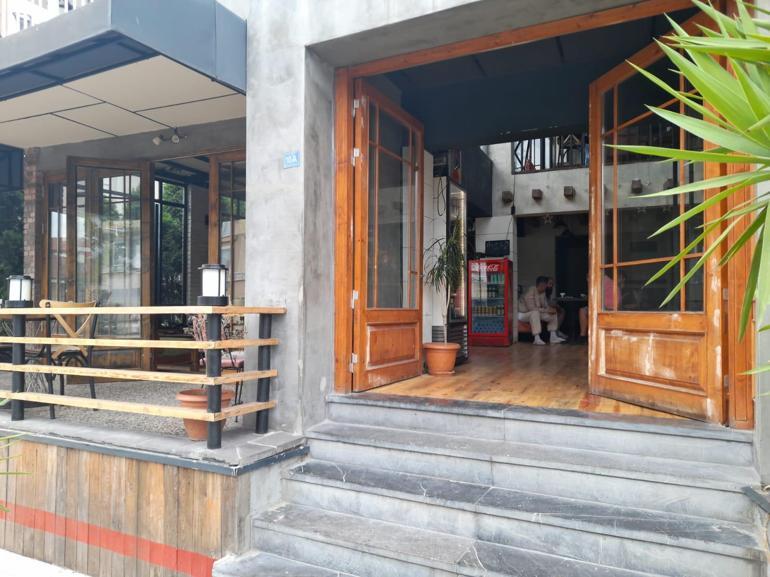 Gittiği kafede arama bahanesi ile iş yeri sahibinin telefonunu alıp, hesabına 40 bin TL gönderdi