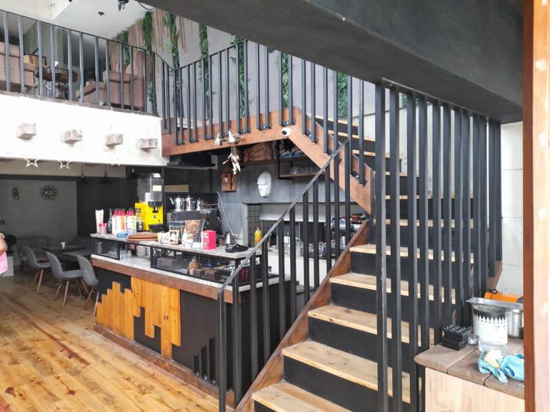 Gittiği kafede arama bahanesi ile iş yeri sahibinin telefonunu alıp, hesabına 40 bin TL gönderdi