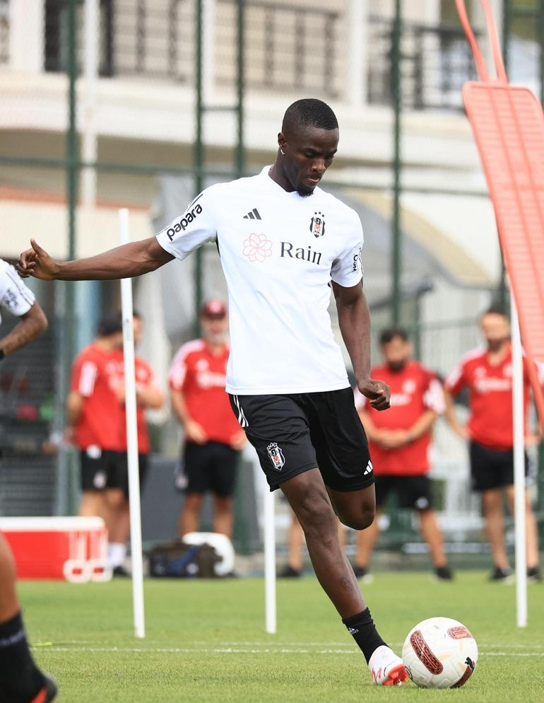 Beşiktaşta Eric Bailly ilk idmanına çıktı