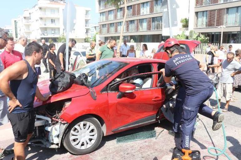 Antalyasporlu Naldonun ailesi kaza geçirdi: 1i ağır, 5 yaralı