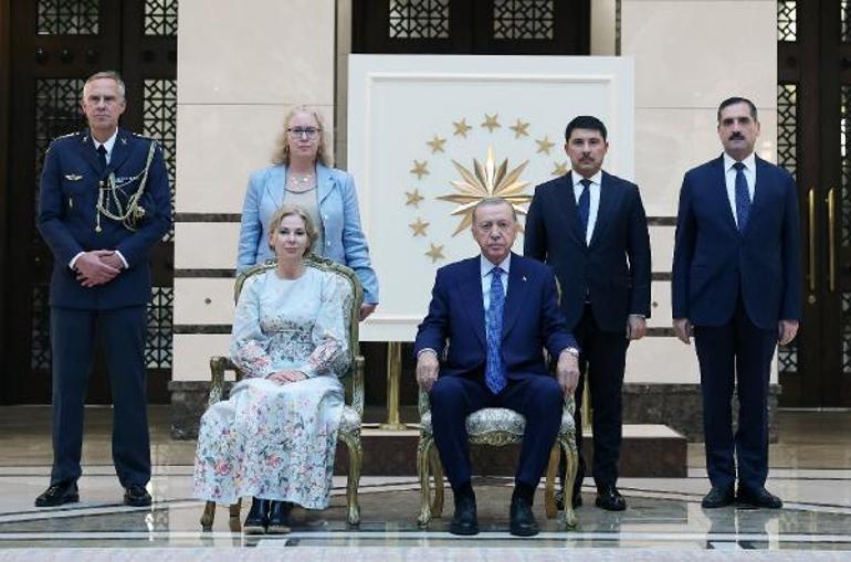 Büyükelçilerden Cumhurbaşkanı Erdoğana güven mektubu