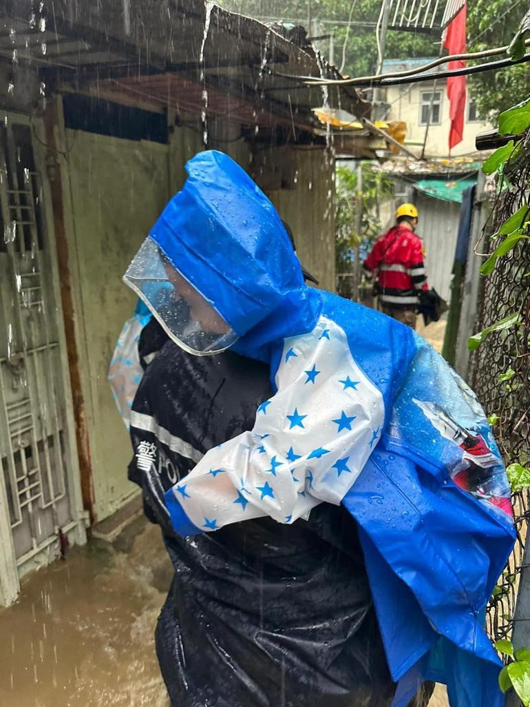 Hong Kong’da 140 yılın en şiddetli yağışı kaydedildi