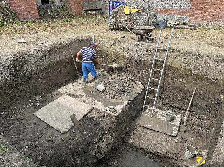 Bartında 1800 yıllık su perisi heykeli bulundu