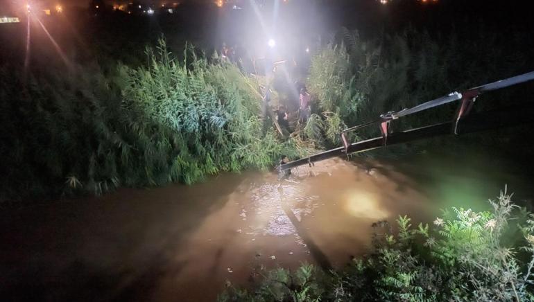 Sulama kanalına uçan otomobildeki anne ve 2 çocuğu öldü