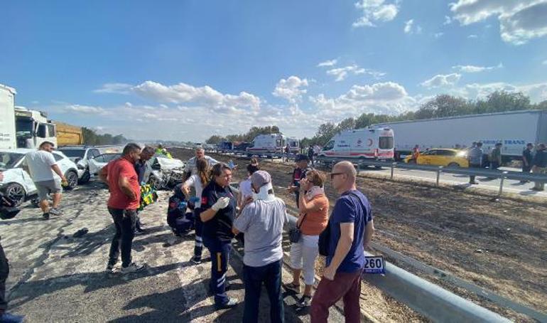 Anız ateşinden duman kaplayan TEMde zincirleme kaza: 2 ölü, 36 yaralı