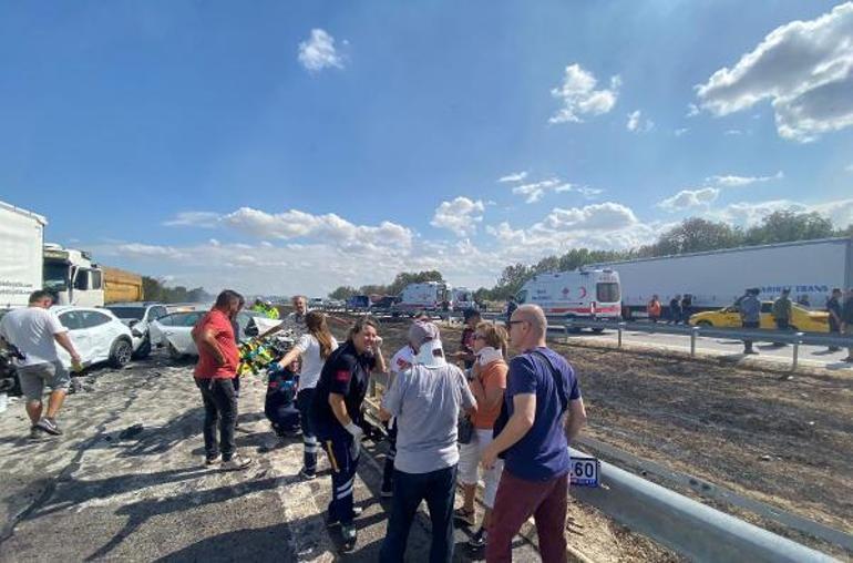 Anız ateşinden duman kaplayan TEMde zincirleme kaza: 2 ölü, 36 yaralı