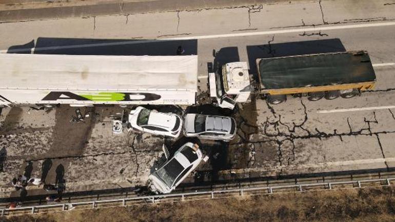 Anız ateşinden duman kaplayan TEMde zincirleme kaza: 2 ölü, 36 yaralı