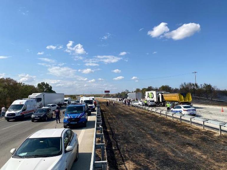 Anız ateşinden duman kaplayan TEMde zincirleme kaza: 2 ölü, 36 yaralı
