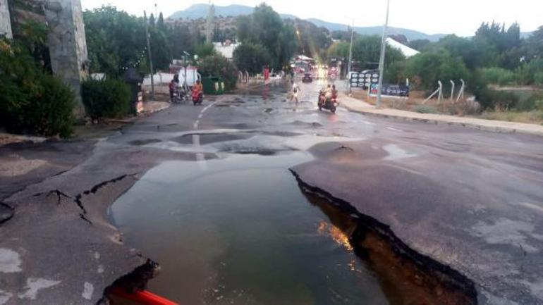 Bodrumda su isale hattı patladı; yol çöktü, cadde suyla doldu