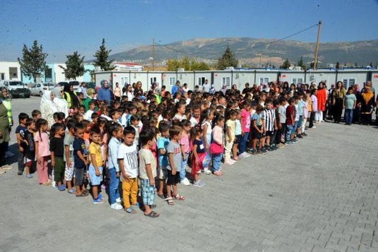 Deprem bölgesinde ilk ders zili çaldı