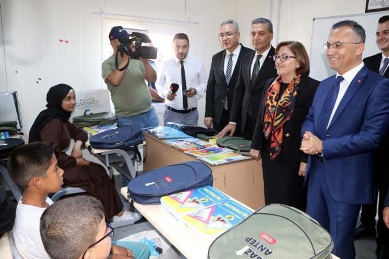 Deprem bölgesinde ilk ders zili çaldı