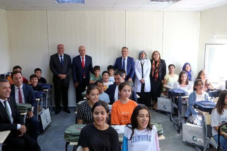 Deprem bölgesinde ilk ders zili çaldı