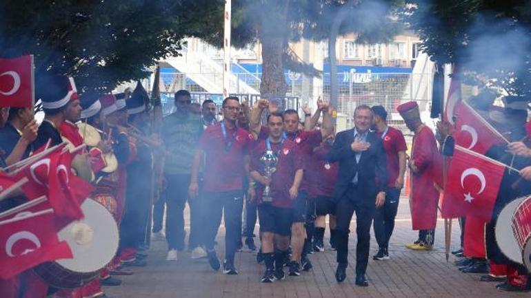 Şampiyon Down Sendromlu Özel Futsal Milli Takımı Kocaeli’de törenle karşılandı