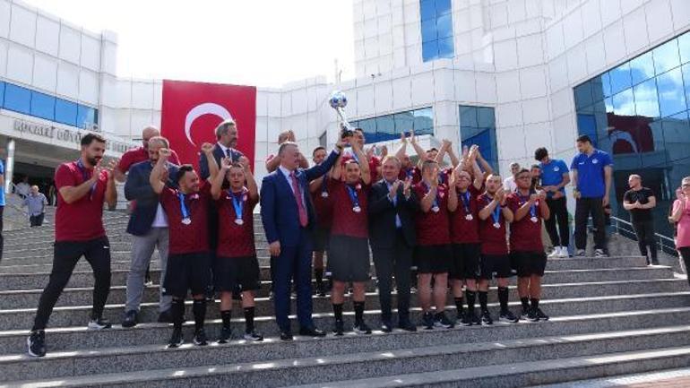 Şampiyon Down Sendromlu Özel Futsal Milli Takımı Kocaeli’de törenle karşılandı