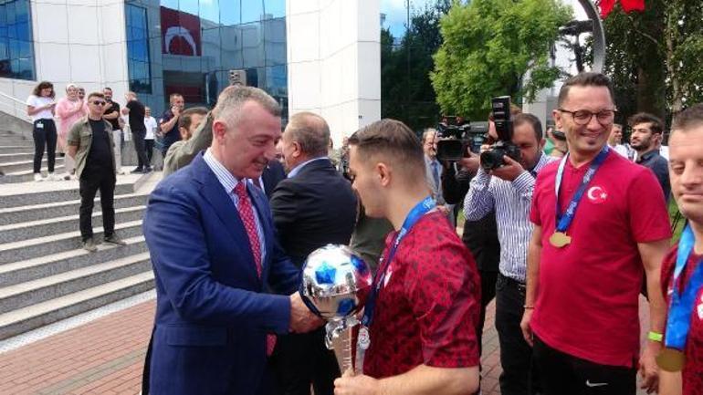 Şampiyon Down Sendromlu Özel Futsal Milli Takımı Kocaeli’de törenle karşılandı