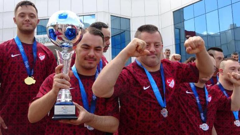 Şampiyon Down Sendromlu Özel Futsal Milli Takımı Kocaeli’de törenle karşılandı