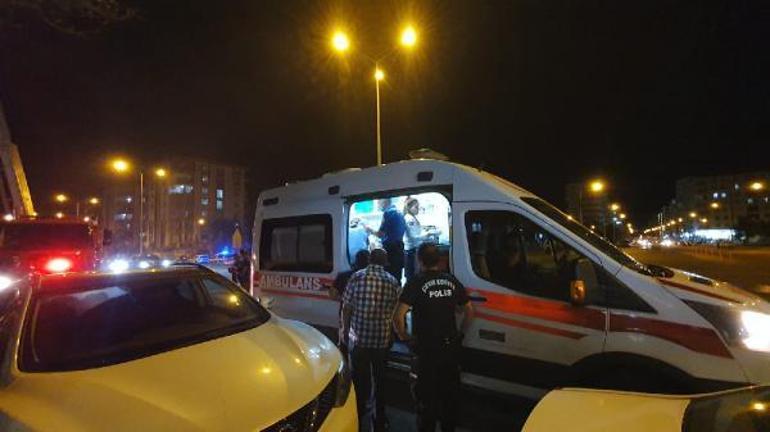 Diyarbakır’da çatı yangını: 4 itfaiyeci dumandan etikendi