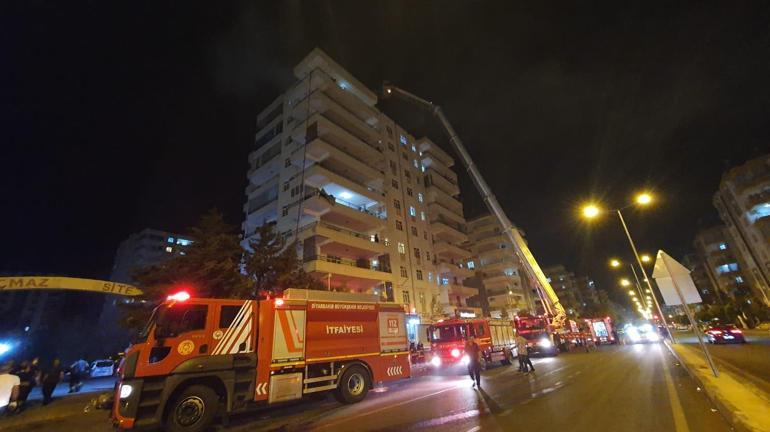 Diyarbakır’da çatı yangını: 4 itfaiyeci dumandan etikendi