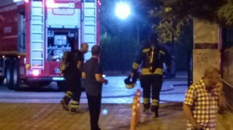 Diyarbakır’da çatı yangını: 4 itfaiyeci dumandan etikendi