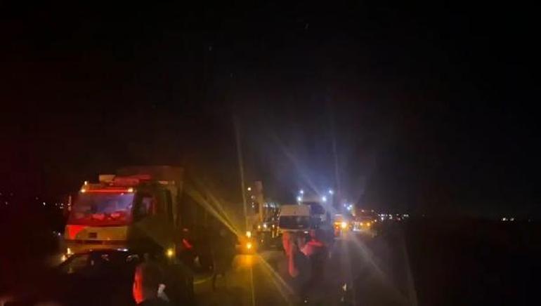 Bursa-Balıkesir Karayolunda TIRda çıkan yangın sazlık alana sıçradı