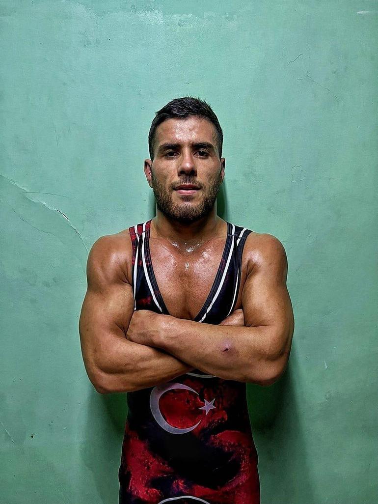 Şırnaklı milli güreşçi 5’inci kez dünya şampiyonu oldu