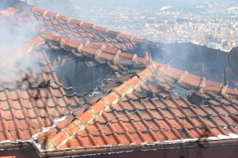 Boş arazide çıkan yangın villaya sıçradı