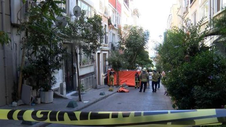 Beyoğlunda intihar merakı: Yol kapandı, mahalleli seyretti