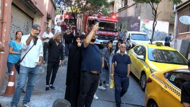 Beyoğlunda intihar merakı: Yol kapandı, mahalleli seyretti