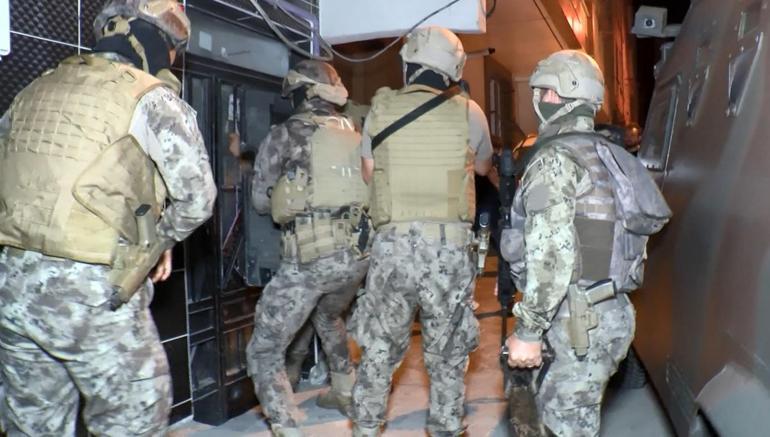 Uyuşturucu operasyonunda annenin isyanı; Sonunda rahat ettin mi annem