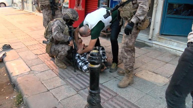 Uyuşturucu operasyonunda annenin isyanı; Sonunda rahat ettin mi annem