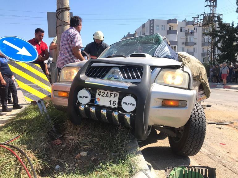 Çöp kamyonu, kavşakta kamyonete çarptı: 4 ölü, 4 yaralı