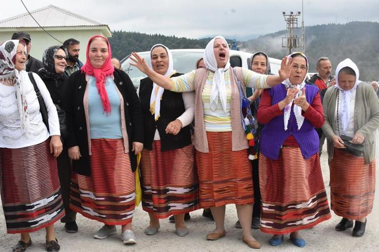 Mahalleliden Yolumuz yapılsın eylemi