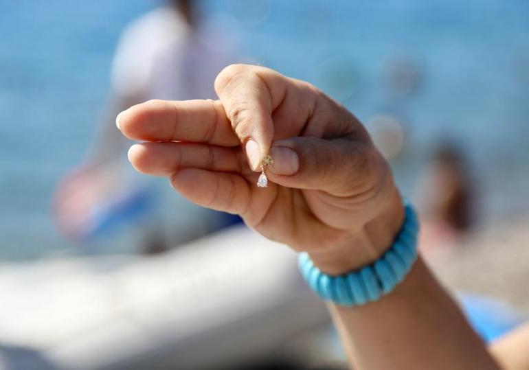 Kıyı ve dip temizliğinde turist altın küpe buldu, dalgıçlar çöp çıkardı