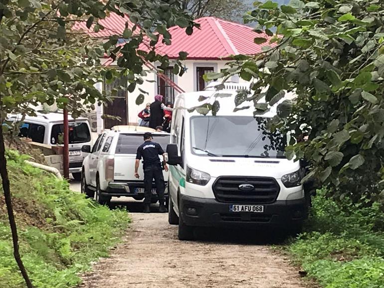 Üvey kardeşi ve onun eşini, evini taşladıkları için öldürdüğünü öne sürdü