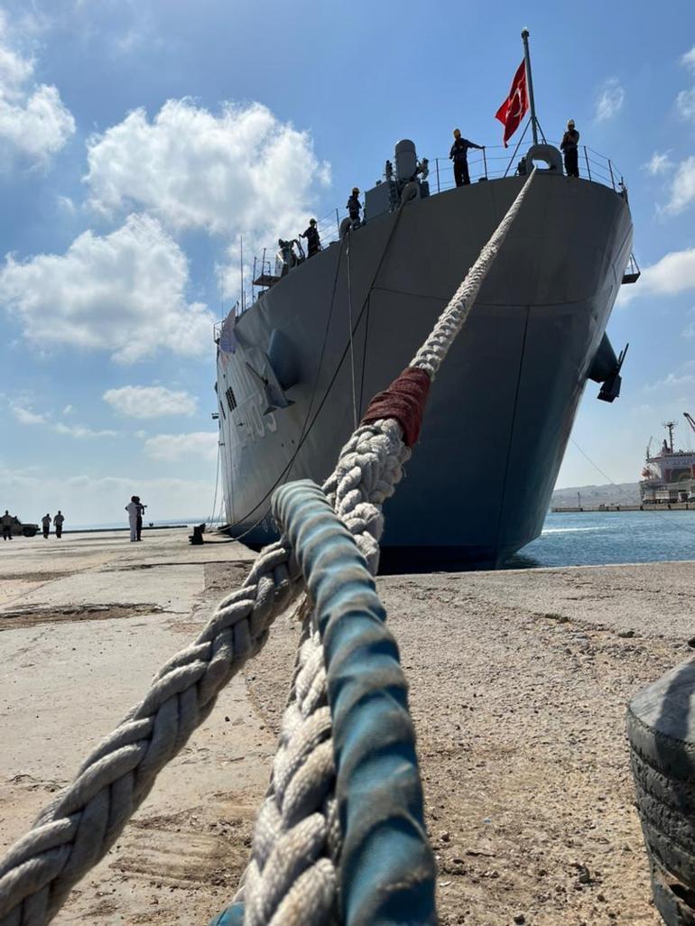 Yardımla yüklü TCG Bayraktar ve TCG Sancaktar, Libya’da