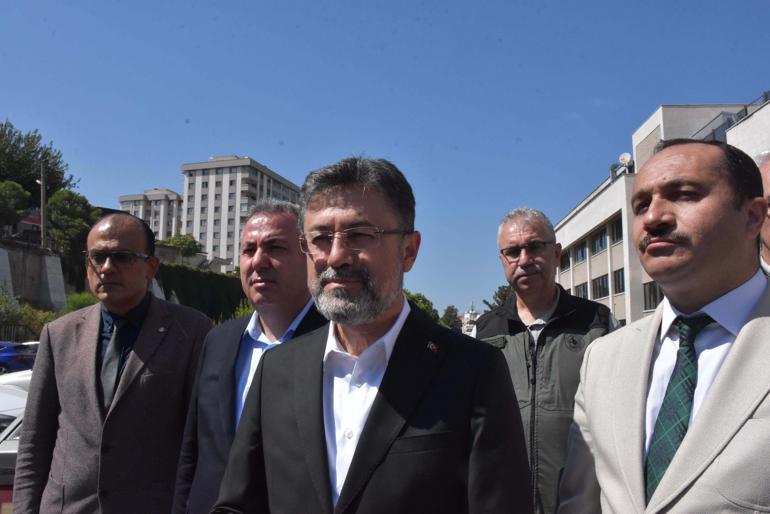 İzmirdeki orman yangını 20 saatte kontrol altına alındı; baraja düşen helikopterdeki 3 mürettebat aranıyor