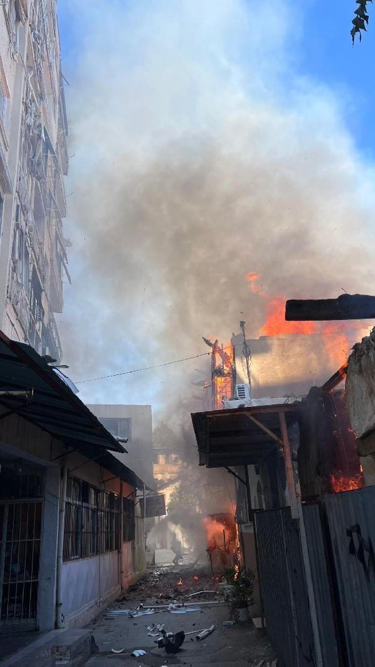 Antalyada tarihi 2 ev ile tek katlı müstakil ev yangında küle döndü