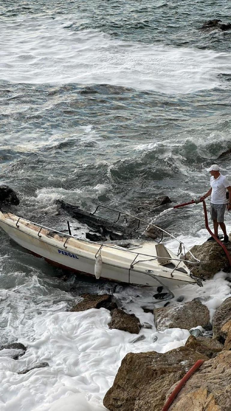 Samandağ’da alev alan sürat teknesindeki 5 kişi kurtarıldı