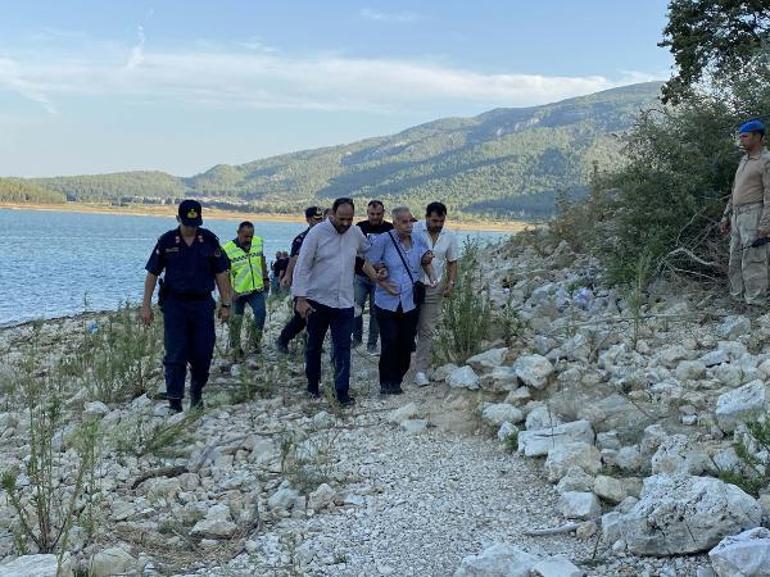 İzmirdeki orman yangını 20 saatte kontrol altına alındı; baraja düşen helikopterdeki 3 mürettebat aranıyor